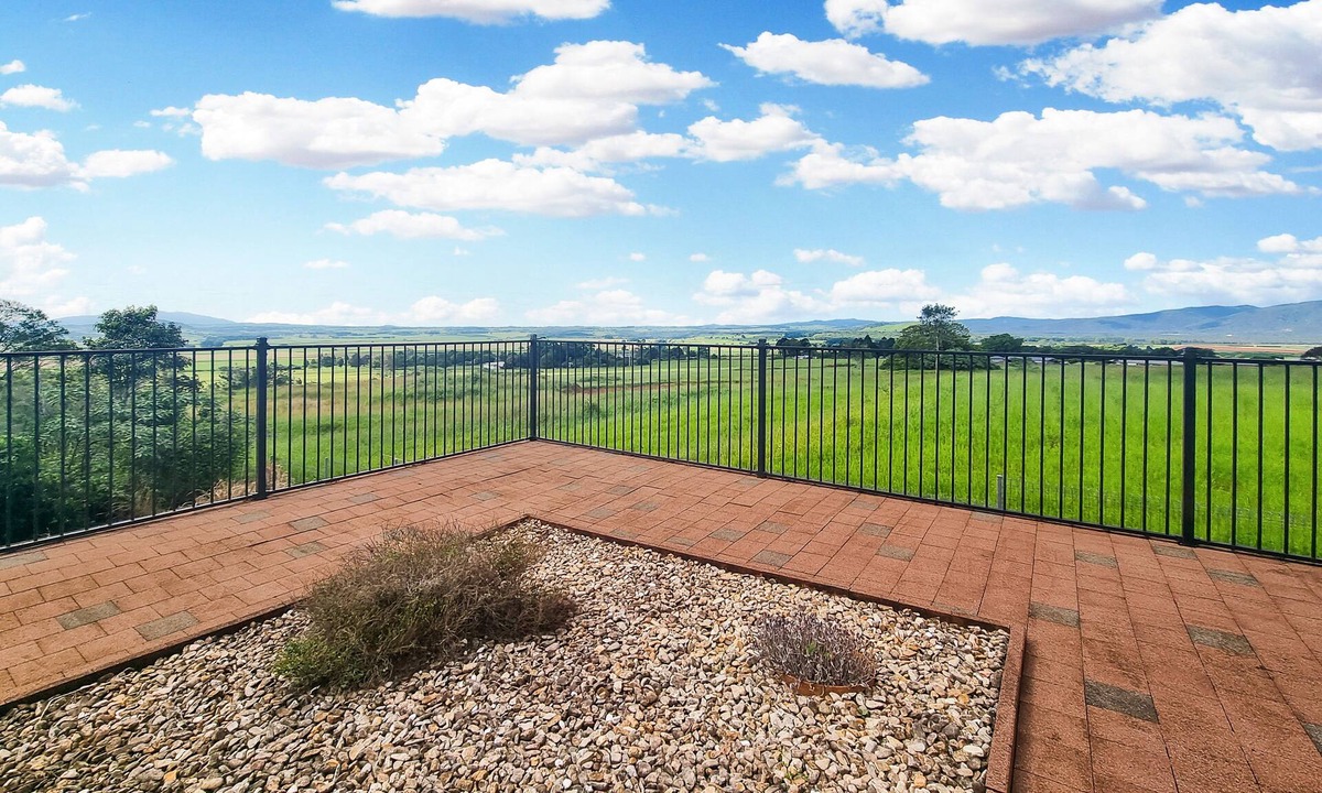 Atherton House | A picturesque 3 bedroom house with splendid views