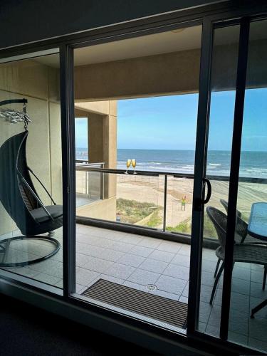 Glenelg Apartment | Absolute Beachfront at the Pier Glenelg