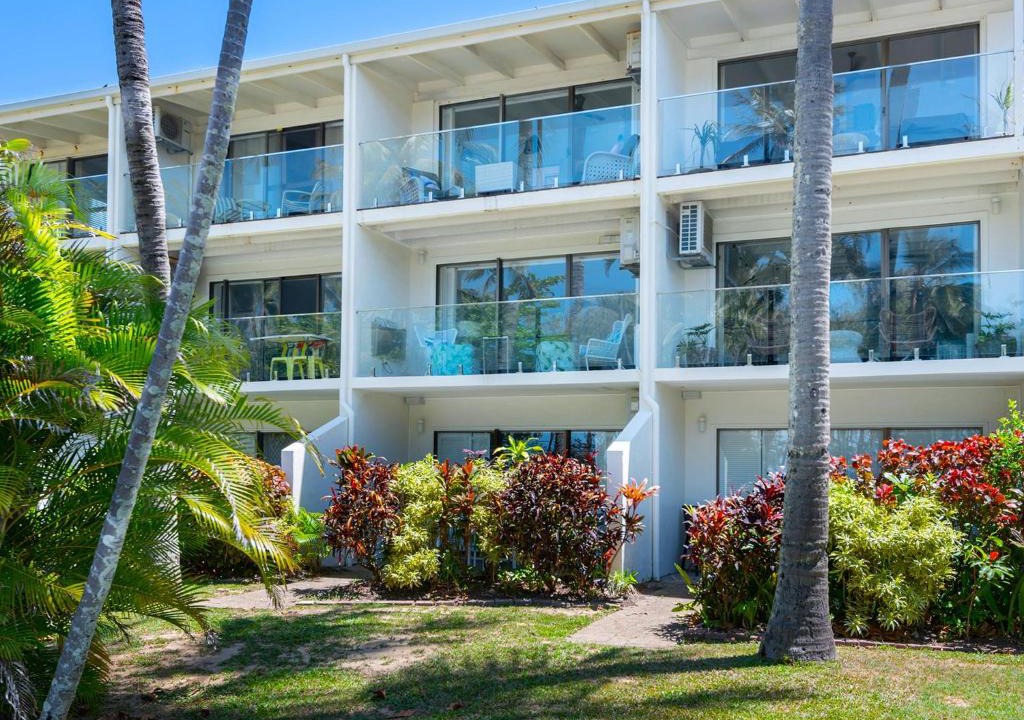 Port Douglas Apartment | Absolute Beachfront