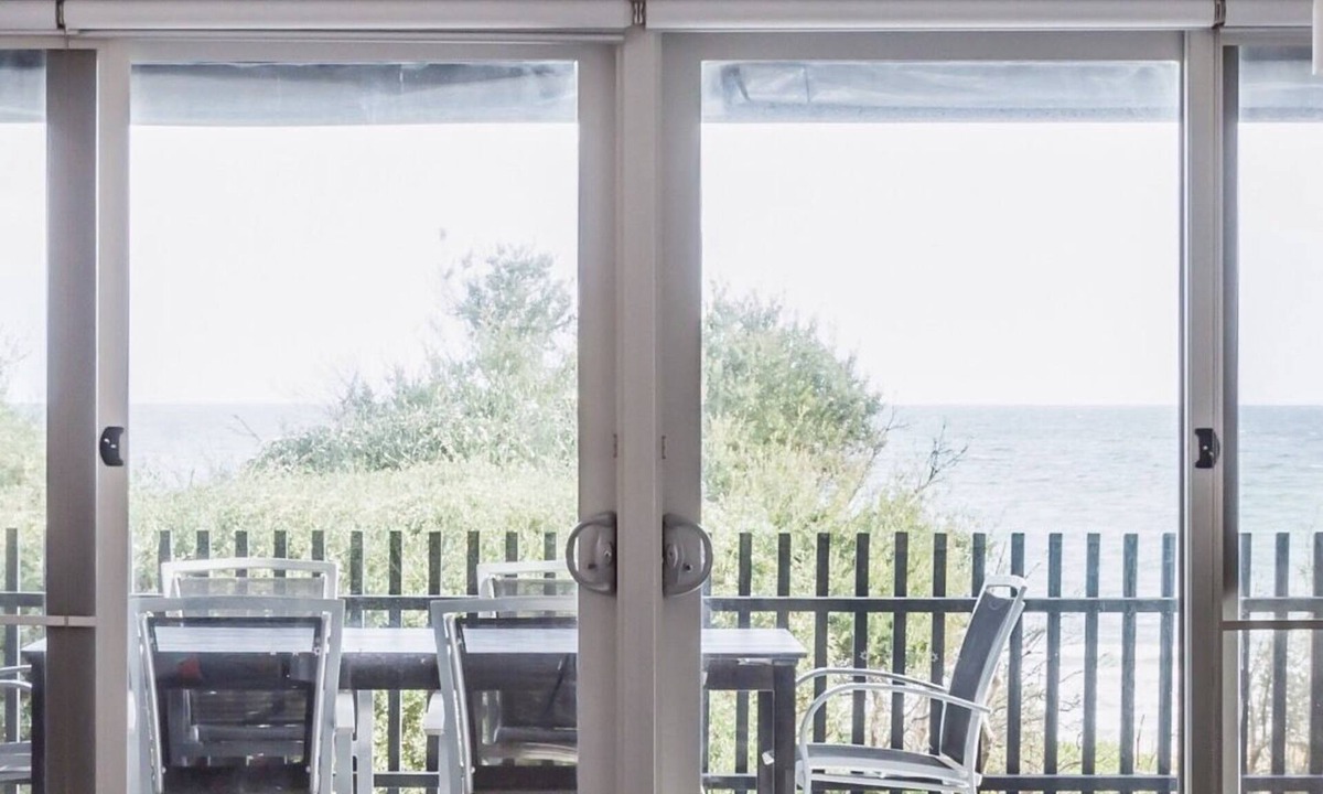 Frankston House | Absolute Beachfront property -Gateway to Mornington Peninsula