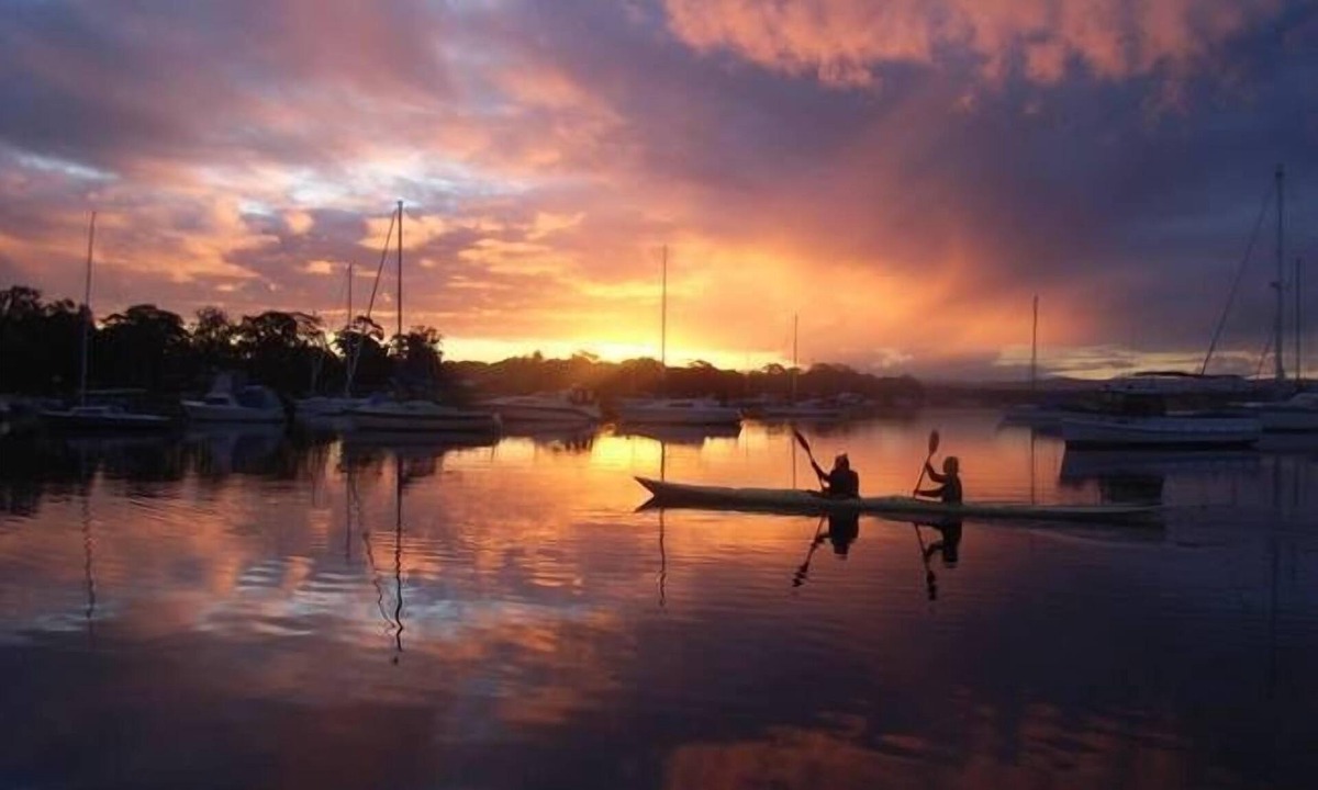 Summerland Point House | Absolute water jetty decks bbq’s kayaks billiards fab sunsets 55 min up freeway