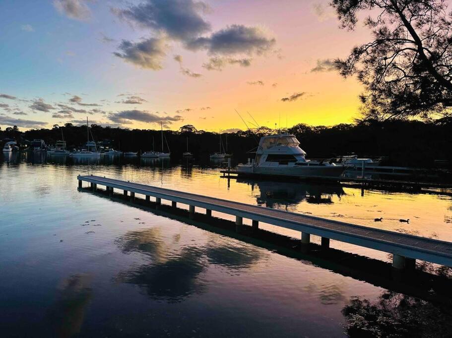 Lake Macquarie City Council House | Absolute waterfront home with private jetty