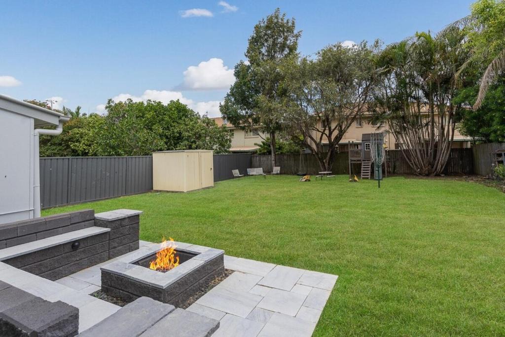 Acacia Ridge House | Acacia Ridge Cottage - Firepit, Kids Cubby, Games