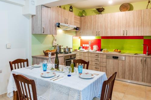 Tingaki House | Acasă Comfort House