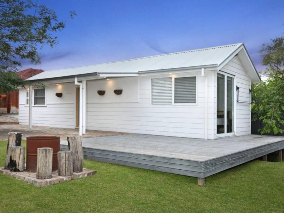 Primbee Villa | Adorable 1 bedroom guesthouse with firepit