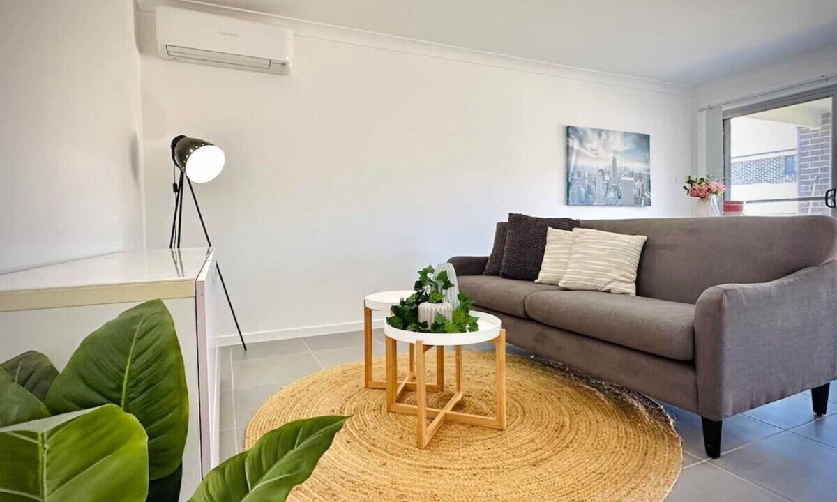 Edmondson Park House | Adorable Modern 4 Br House | WiFi & Parking