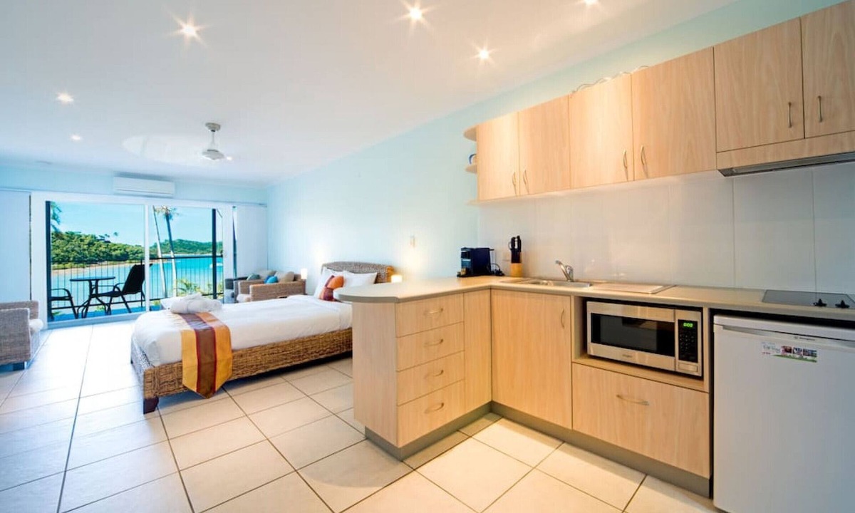 Shute Harbour Apartment | Adults only sea view unit