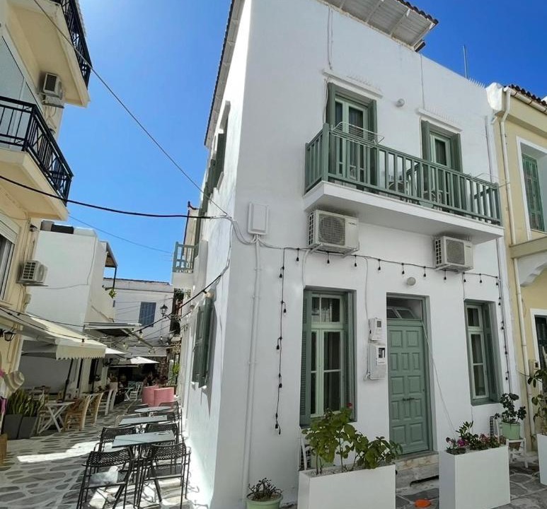 Tinos Town Hostel | Aegli Rooms