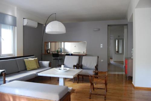 Chalandri Apartment | Affordable luxury garden apartment