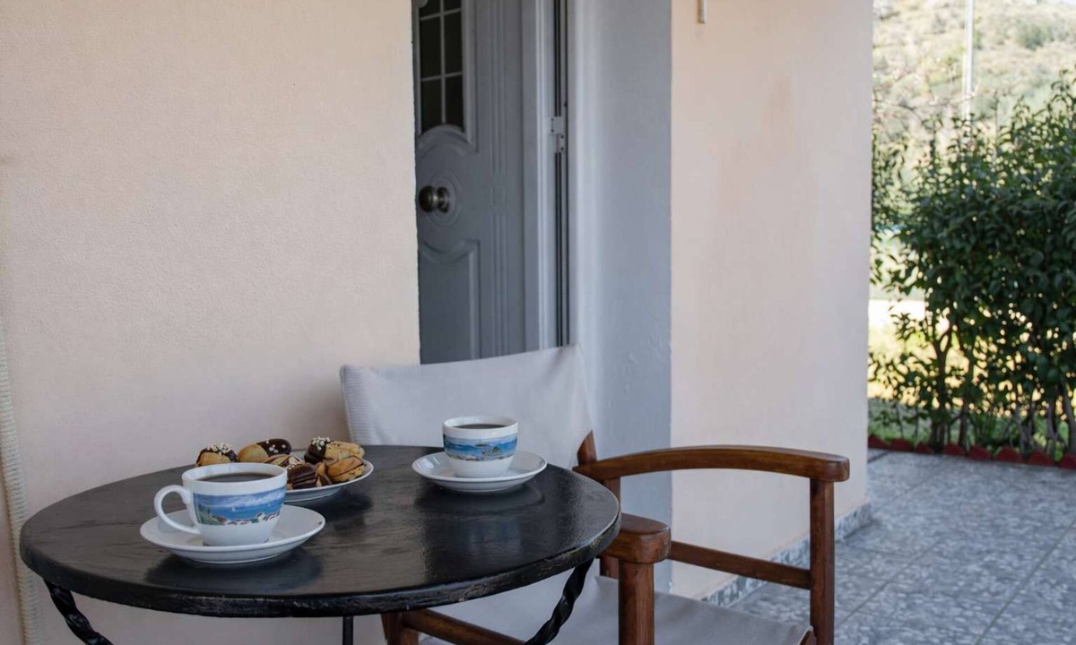 Kardamyla Apartment | Agali Beach - Studio with Garden View in Chios