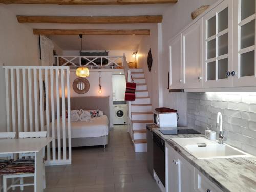 Poros Apartment | Aggelikis traditional house