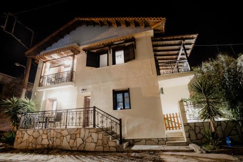 Aristotelis House | AIORA yard