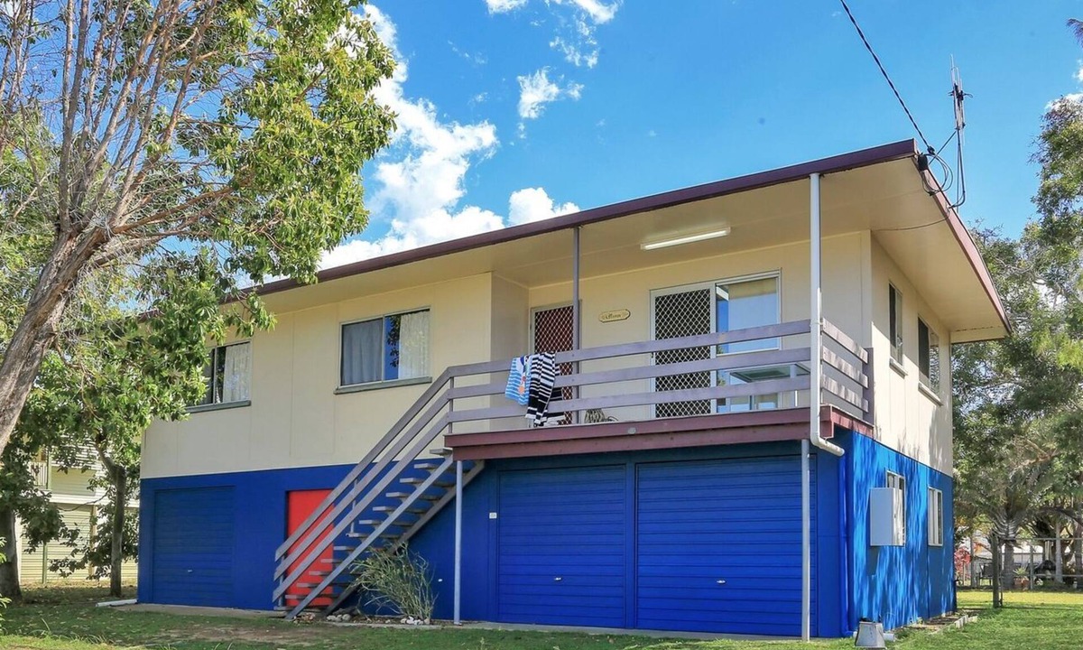 Woodgate House | 'Aleron' One street from the Beach