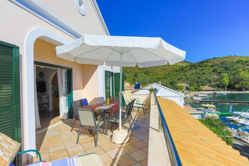 Agios Stefanos Apartment | Alexandra Bay Front