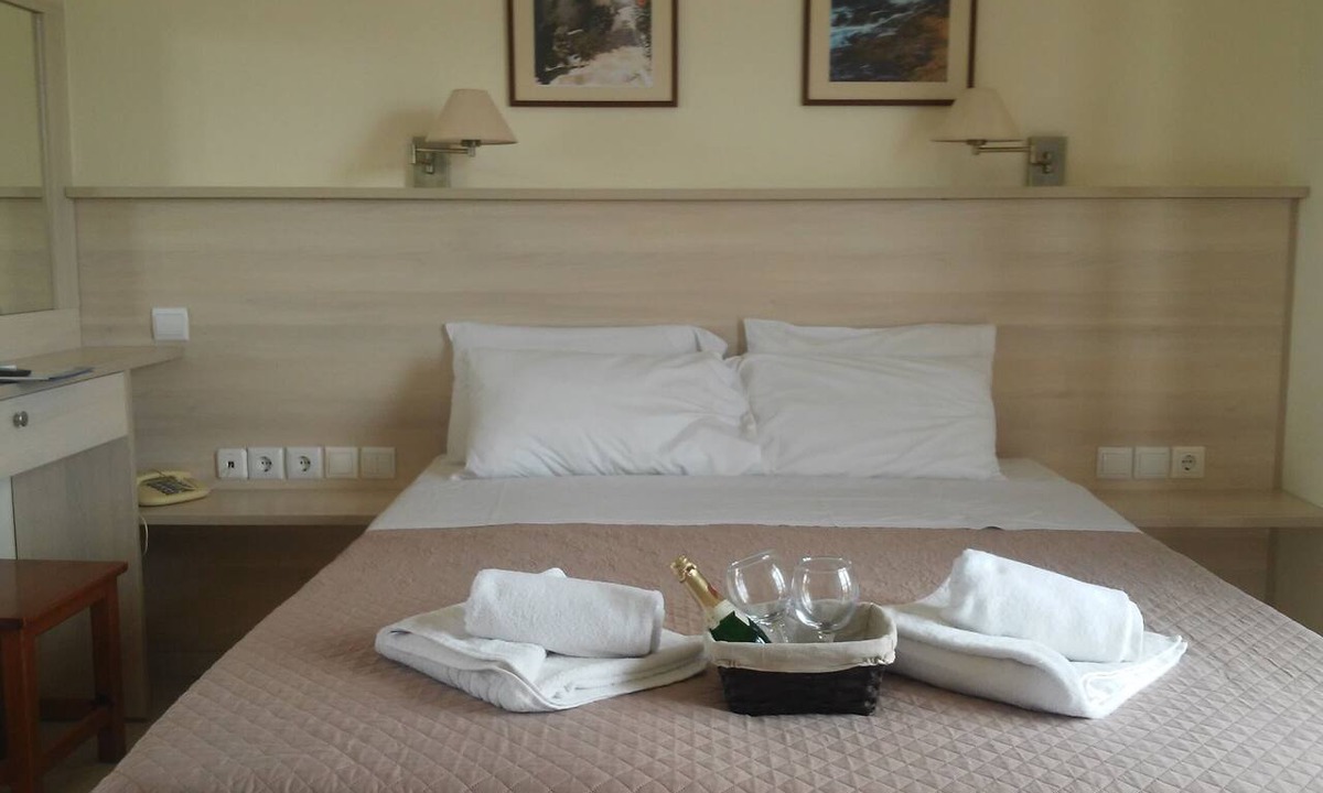 Kato Galatas Hotel | Alexandros Studios