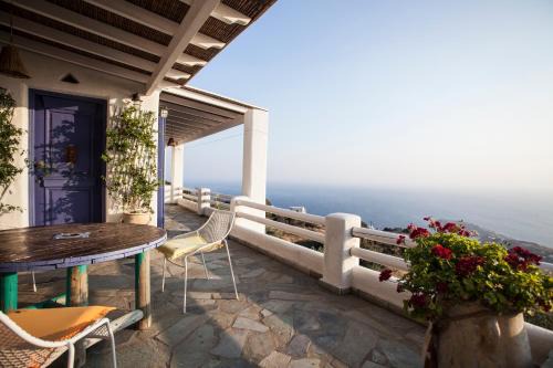 Ydrousa House | Alia's sea view villa & studios