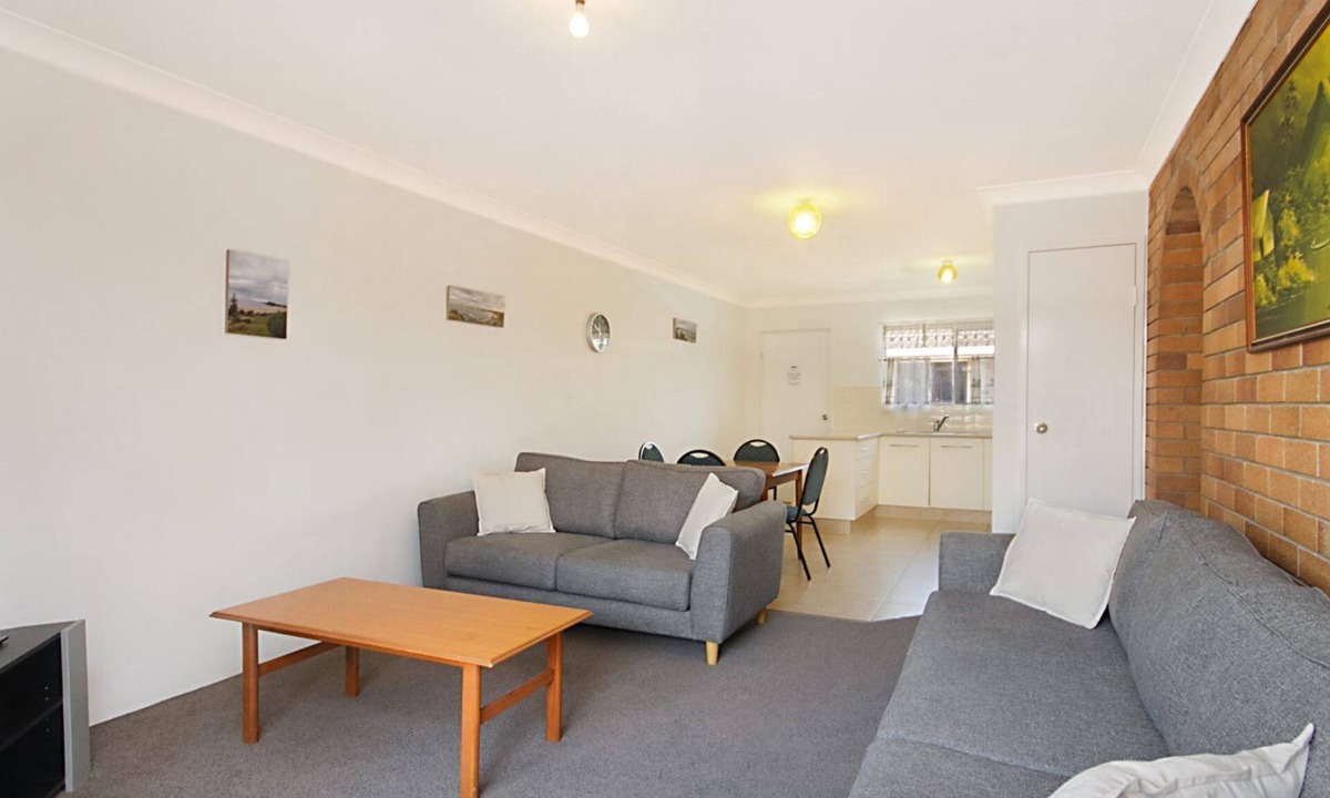 Tweed Heads Apartment | Allamanda Court Unit 6 neat and tidy unit handy to Tweed Heads Bowls Club