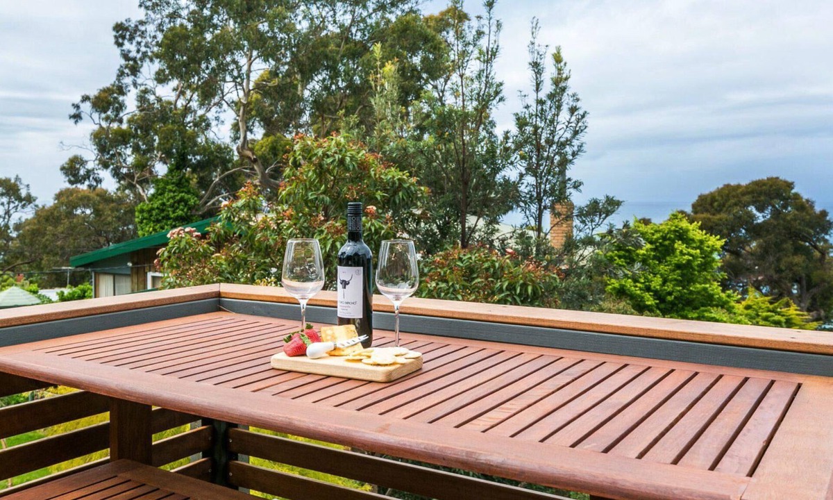 Lorne House | Allawah - Stylish & Homely.