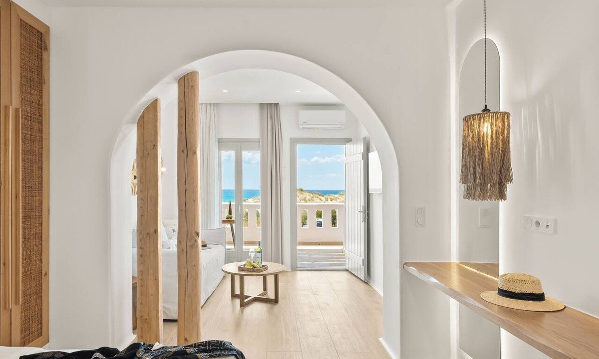 Plaka Hotel | Almiriki Naxos Beachside Living