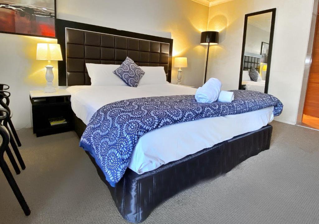 East Tamworth Hotel | Almond Inn