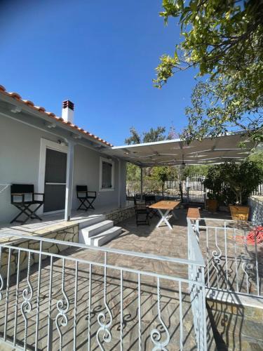 Poulithra House | Aloni house