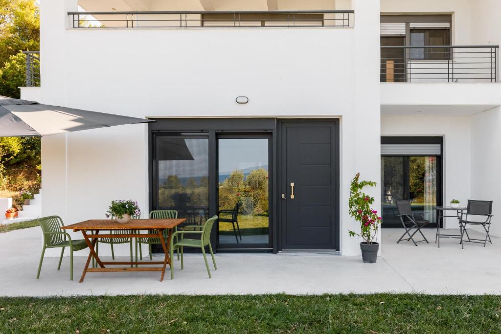 Agios Nikolaos Apartment | Amalfi by halu!, Apartment with private garden