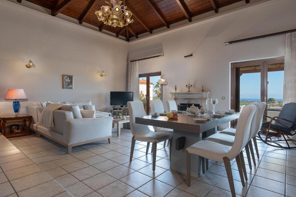 Aigialeia House | Amara Haven