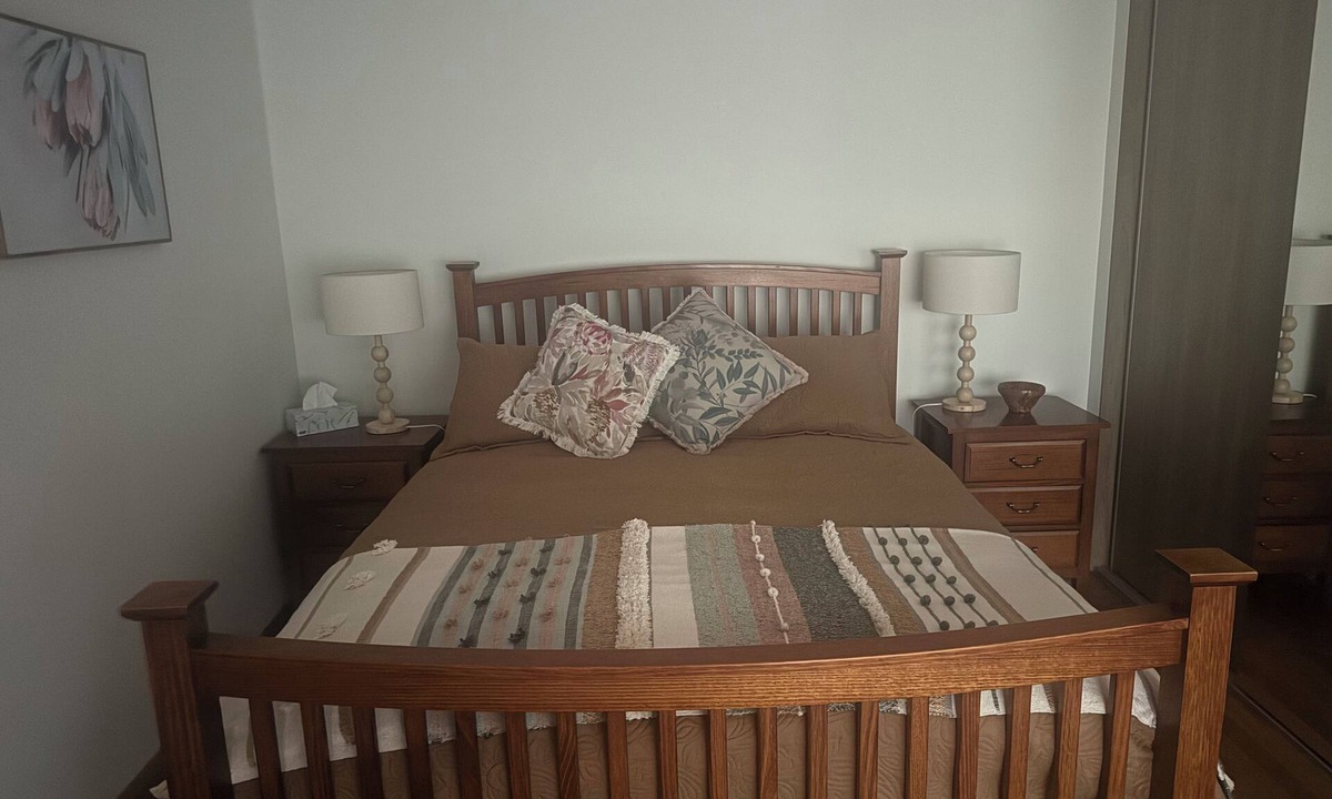 Collinsvale Other | Amaroo with a view set on a 50 acre hobby farm . Modern Deluxe Queen Studio.