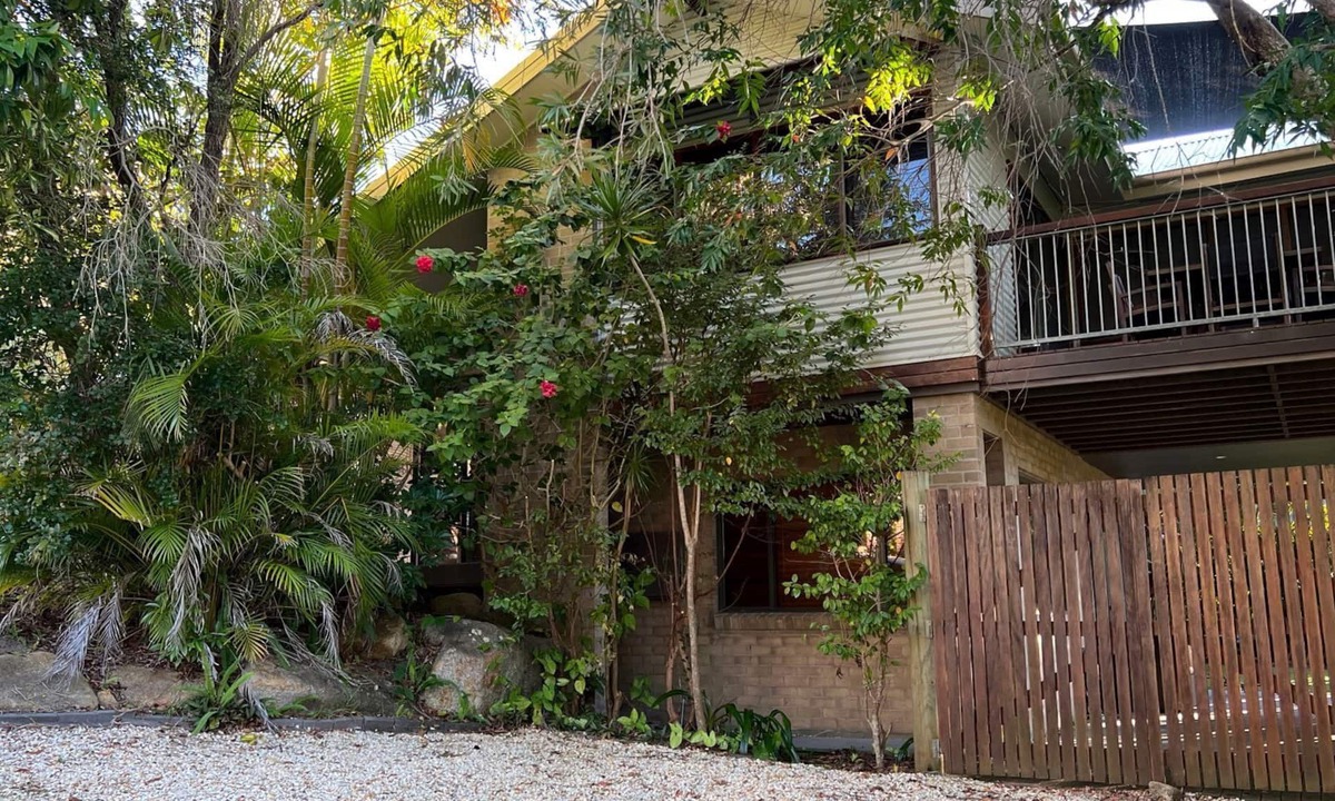 Arakoon House | Amaroo within walking distance to Trial Bay and Little Bay