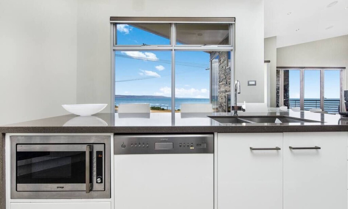 Aldinga Beach House | Amaze-in-Aldinga, 4 Bdrm, Slps 8, Esplanade, Wifi