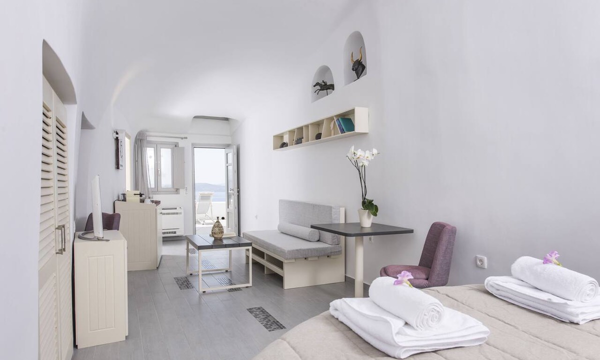 Oia Hotel | Ambition Suites