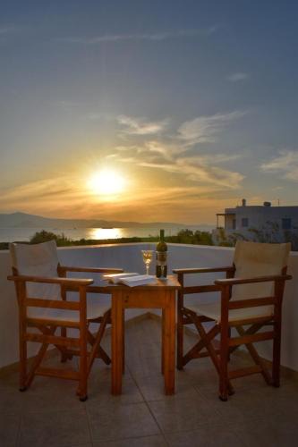 Maragas Bed & Breakfast | Amodari studios on the beach