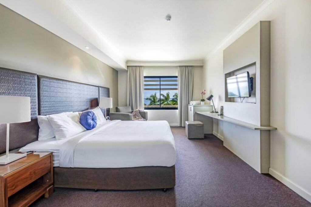 Darwin City Centre Apartment | An Exceptional Seaside Esplanade Locale with Pool