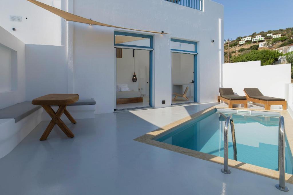 Mpatsi Apartment | Andros Moments Suites