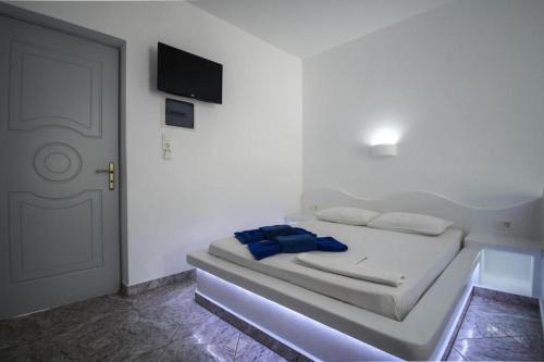 Adamas Hotel | Anerousses