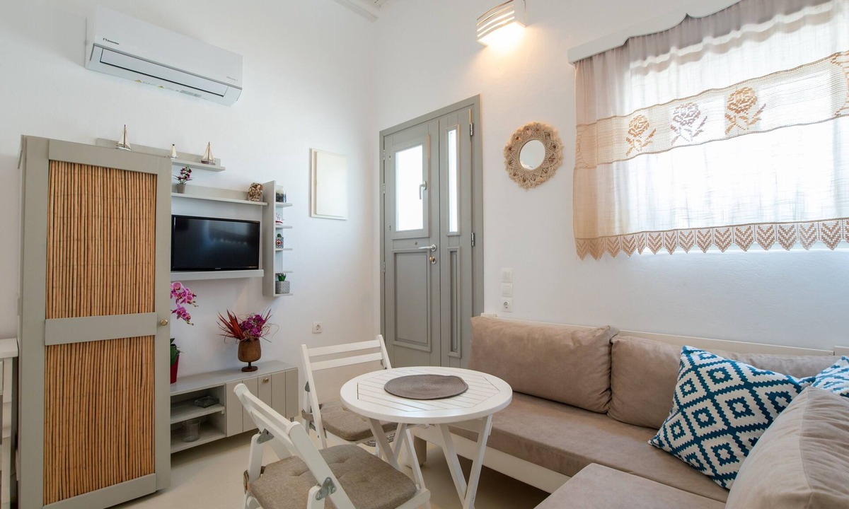 Piso Livadi House | Anna's apartment at Marmara of Paros