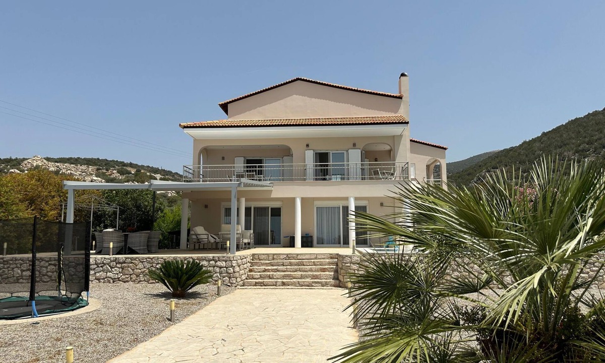Kandia House | Anwesen "Villa Livadia" mit Infinity-Pool by Interhome