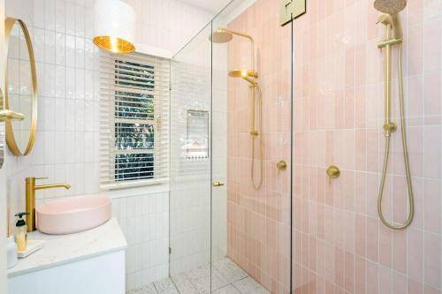 Scarborough Apartment | Apartment ∙ 2 bedrooms ∙ 4 guests