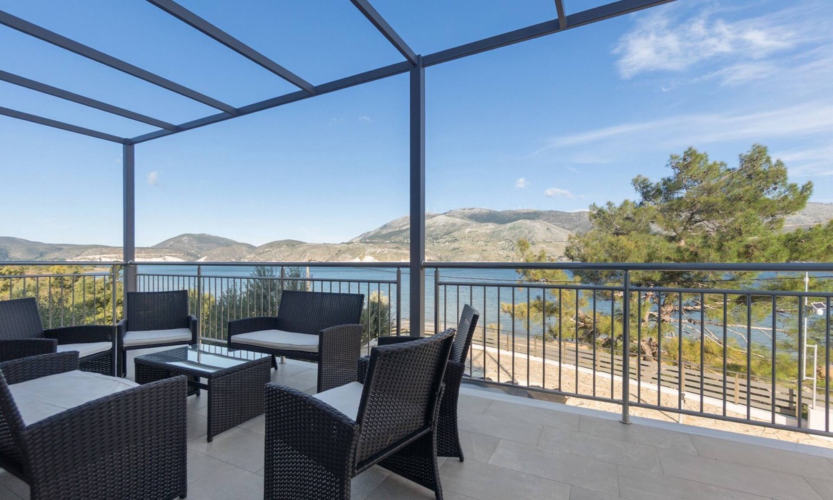 Paliki Apartment | Apartment '4 Υπνοδωματίων' with Sea View, Wi-Fi and Air Conditioning