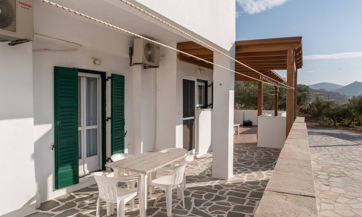 Naxos Apartment | Apartment 'Bernie House 1' with Mountain View, Wi-Fi and Air Conditioning
