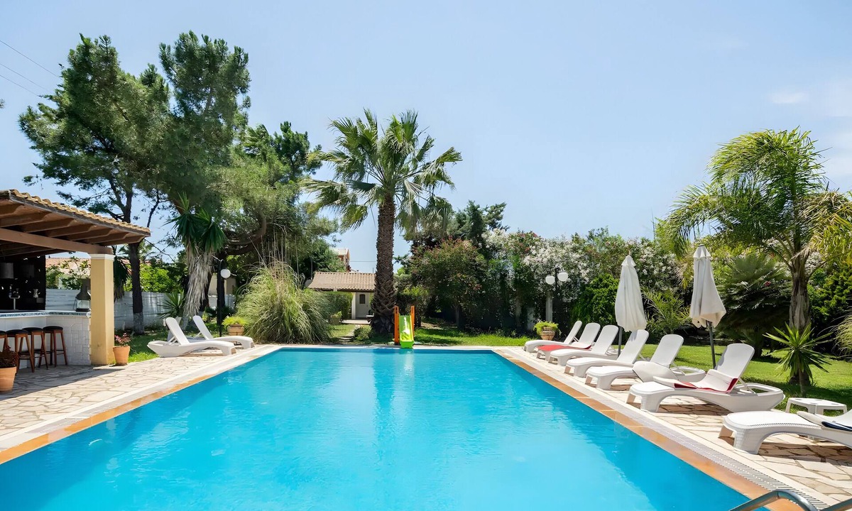 Ag. Georgios Apartment | Apartment 'Frini One-Bedroom' with Shared Pool, Wi-Fi and Air Conditioning