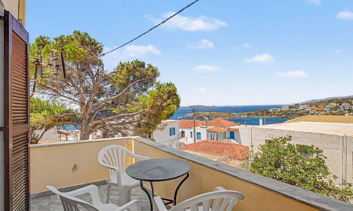 Mpatsi Apartment | Apartment 'Grand Seaside Loft' with Shared Garden and Wi-Fi
