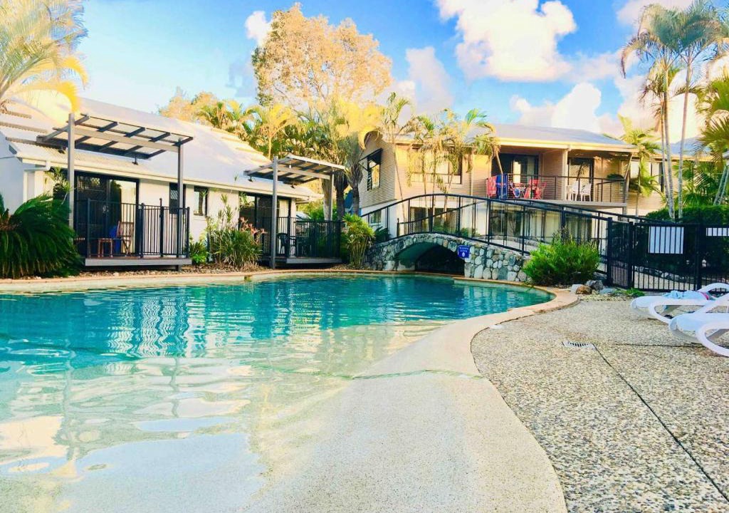 Noosaville Apartment | Apartment in 4* Resort - pool views - great location