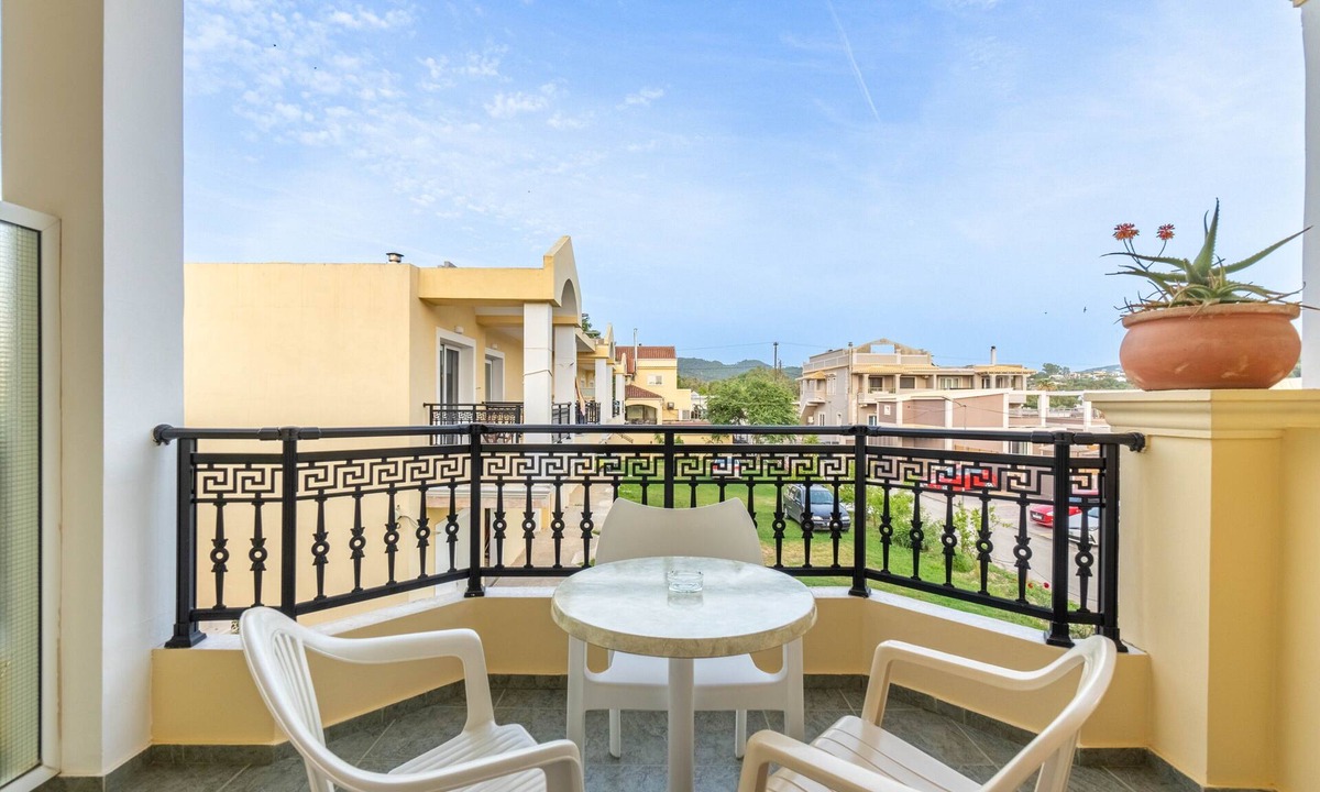 Agios Stefanos Avliotes Apartment | Apartment In A Hotel 'Kosmos Studio 6' with Shared Terrace, Wi-Fi and Air Conditioning