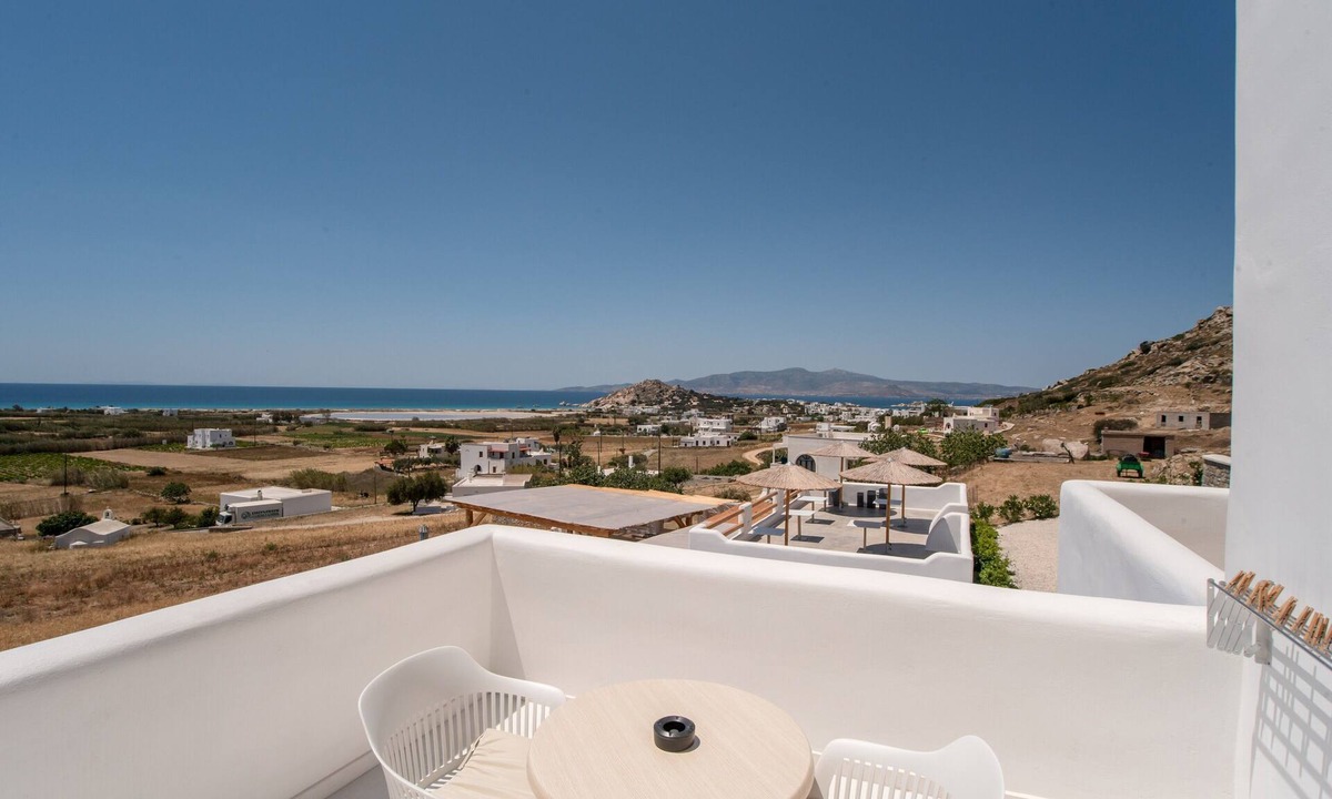 Mikri Vigla Apartment | Apartment In A Hotel 'Naxos Earth Suites Bamboo' with Sea View, Wi-Fi and Air Conditioning