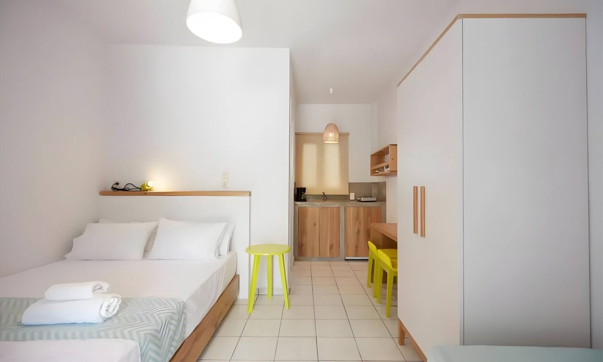 Gavrio Apartment | Apartment 'Irene Superior Triple Disability' with Terrace, Wi-Fi and Air Conditioning