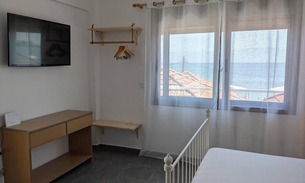 Messini Apartment | Apartment 'Kagias 2' with Sea View, Wi-Fi and Air Conditioning