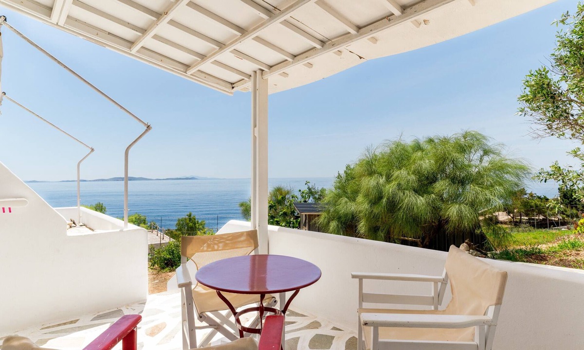 Agios Sostis Apartment | Apartment 'Porfira' with Private Garden, Wi-Fi and Air Conditioning
