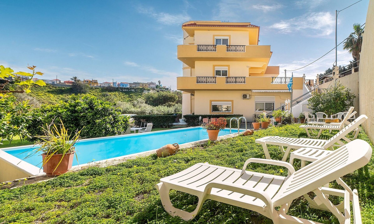 Asgourou House | Apartment 'Rafaela's House 2' with Shared Pool, Wi-Fi and Air Conditioning