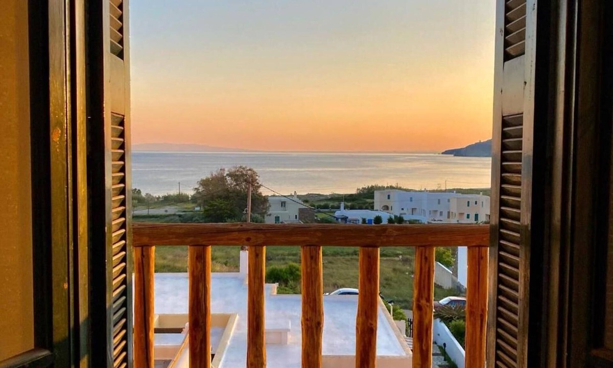 Gavrio Apartment | Apartment 'Serenity Beach House' with Sea View, Wi-Fi and Air Conditioning